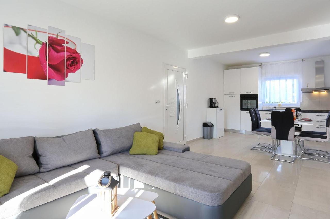 Apartments Lisac Вир Екстер'єр фото