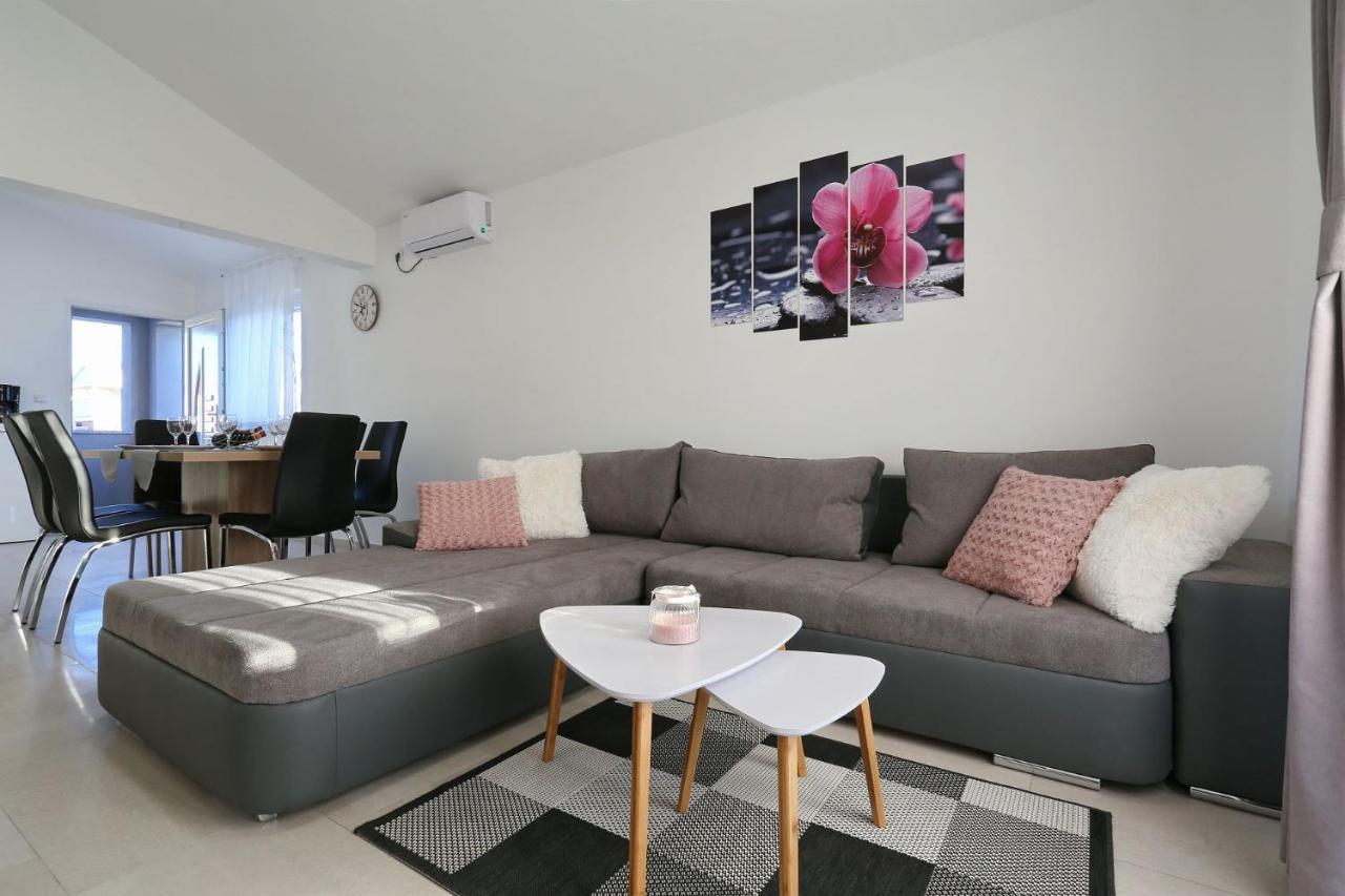 Apartments Lisac Вир Екстер'єр фото