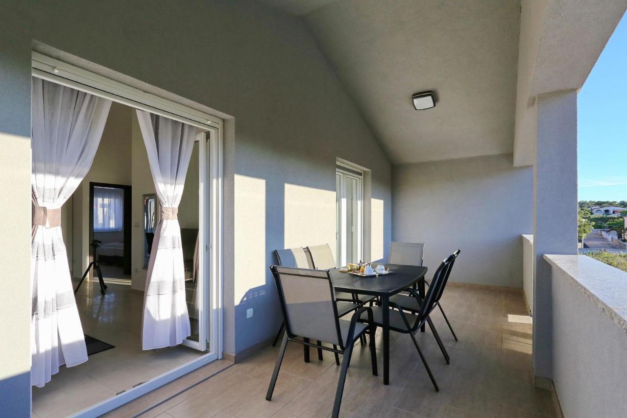 Apartments Lisac Вир Екстер'єр фото