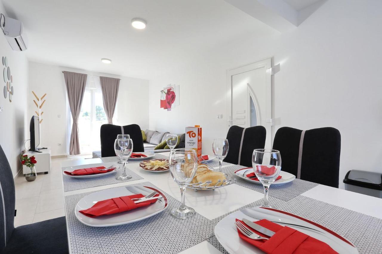 Apartments Lisac Вир Екстер'єр фото