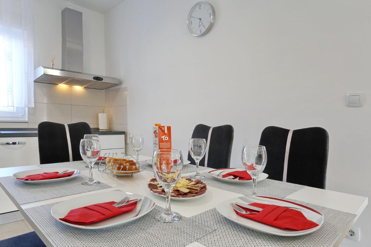 Apartments Lisac Вир Екстер'єр фото