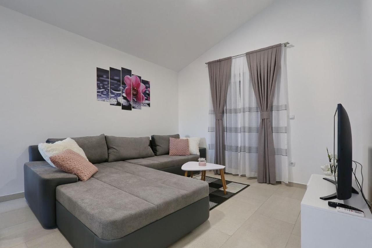 Apartments Lisac Вир Екстер'єр фото