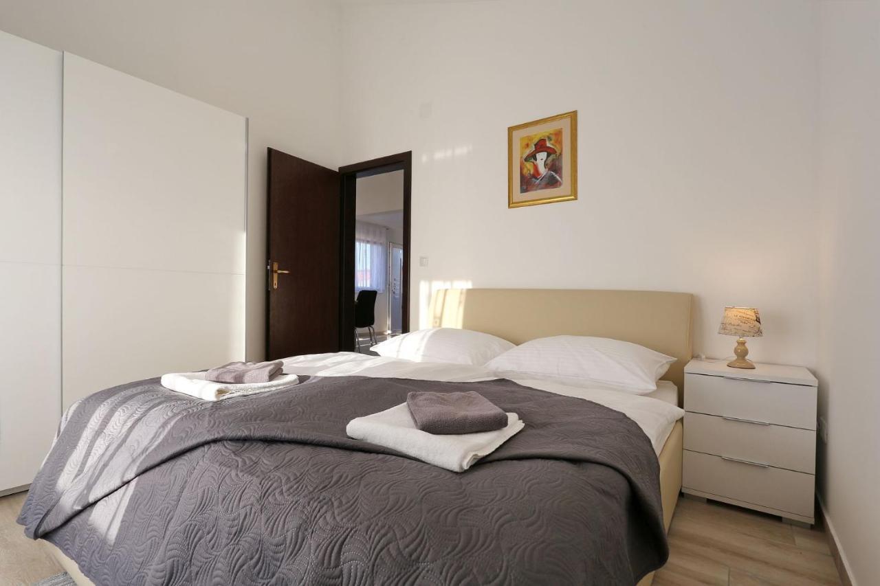 Apartments Lisac Вир Екстер'єр фото