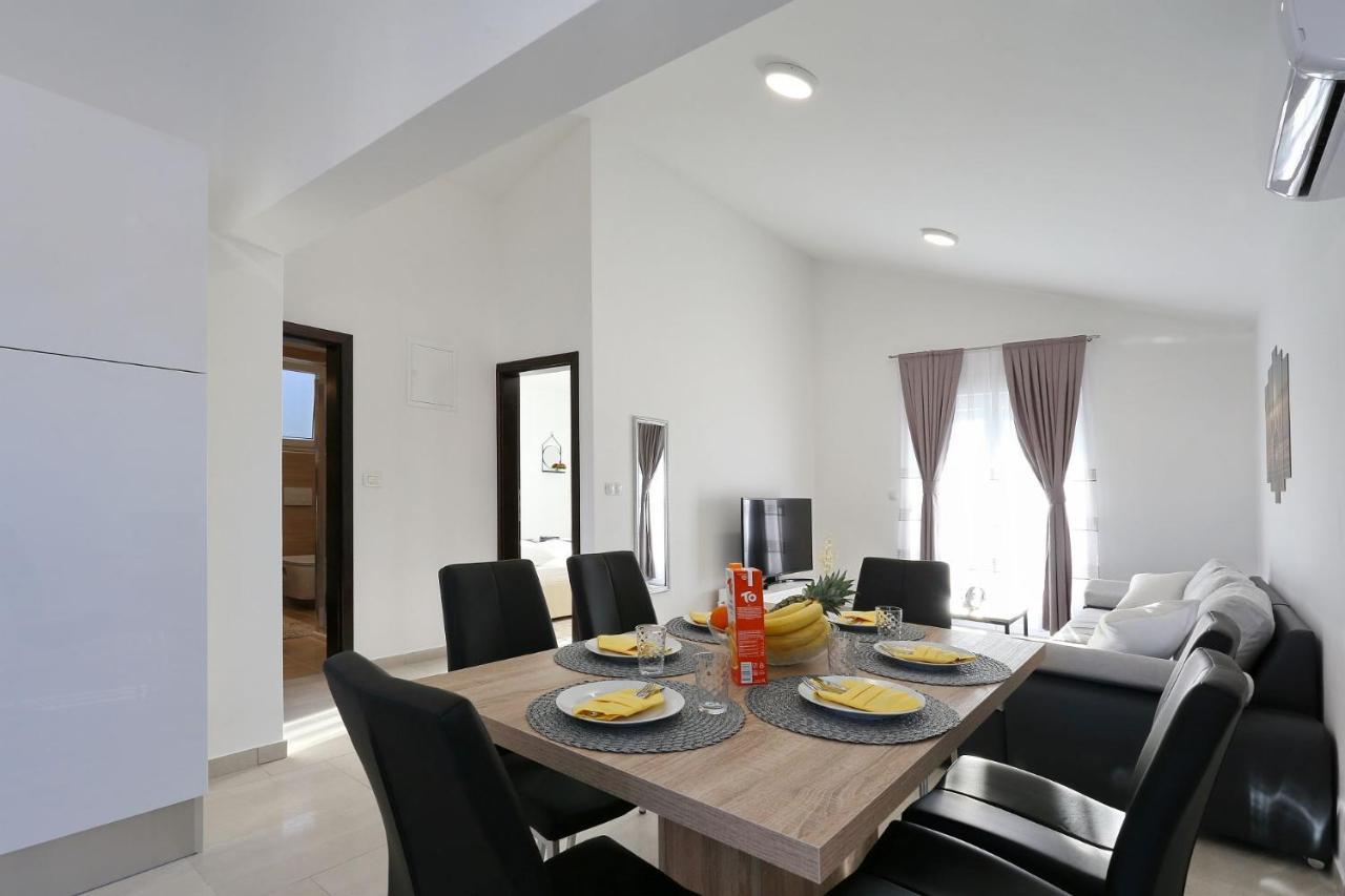 Apartments Lisac Вир Екстер'єр фото