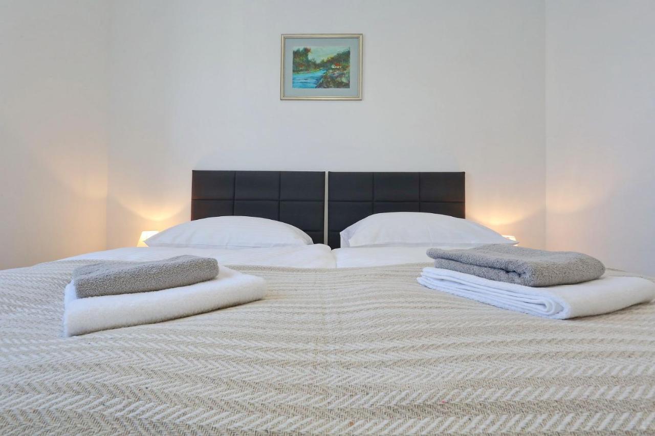Apartments Lisac Вир Екстер'єр фото