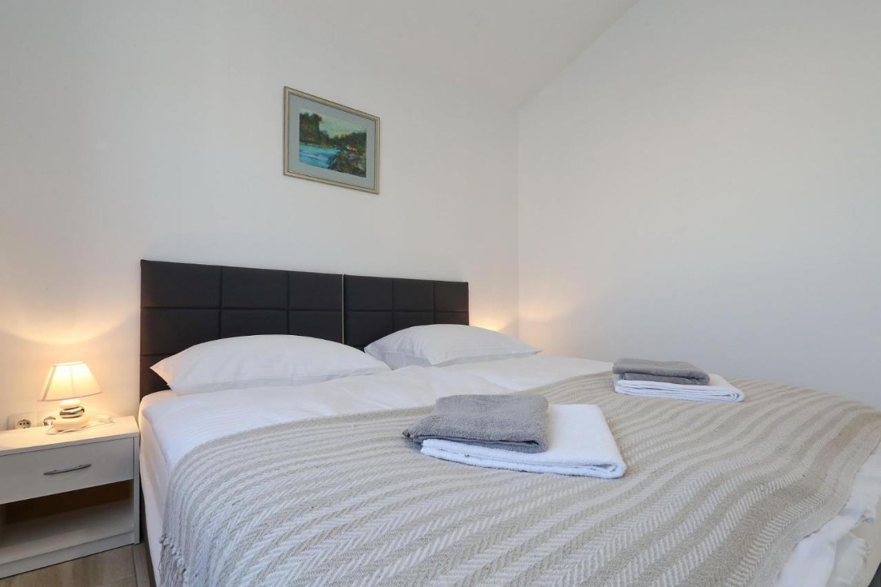 Apartments Lisac Вир Екстер'єр фото