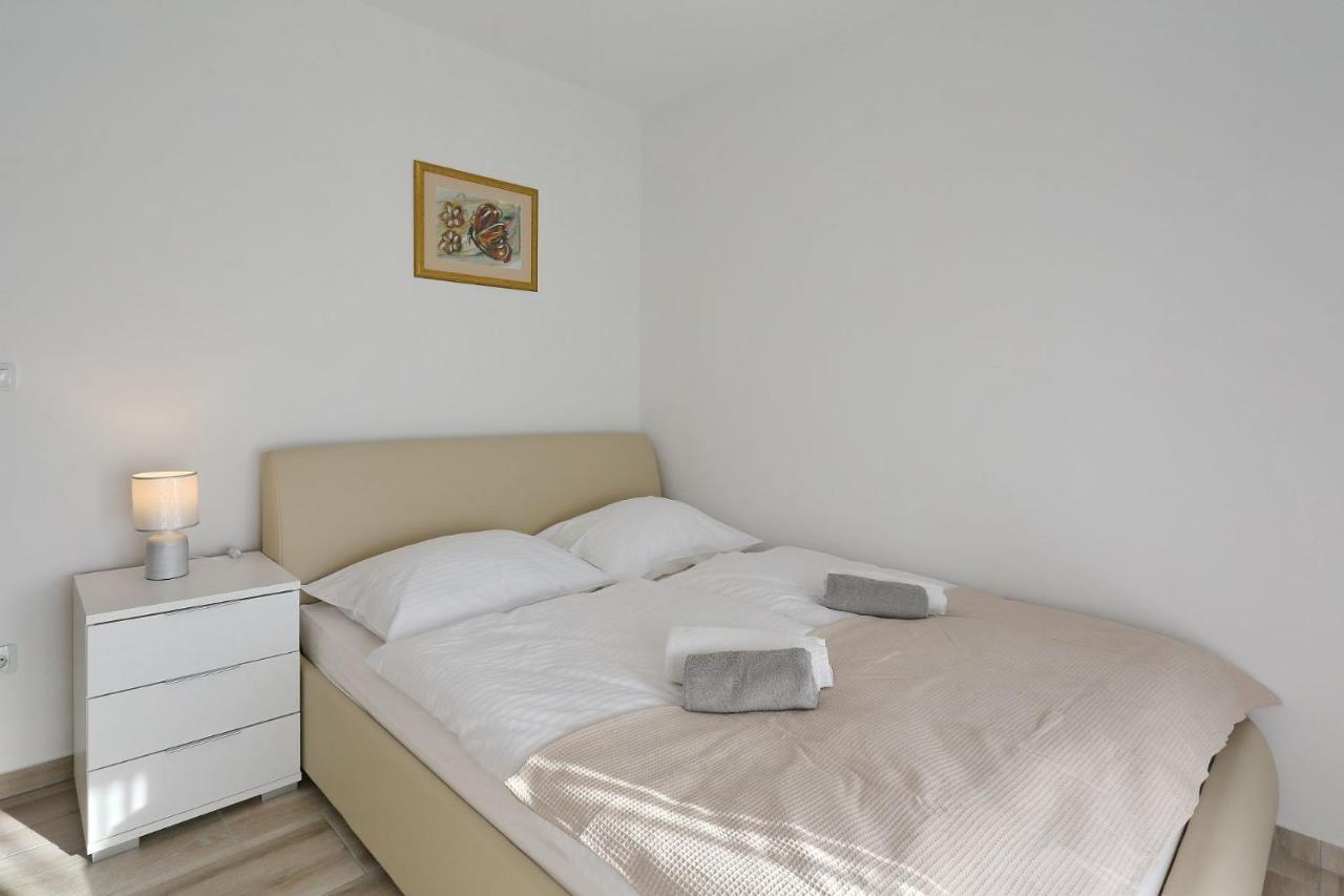 Apartments Lisac Вир Екстер'єр фото