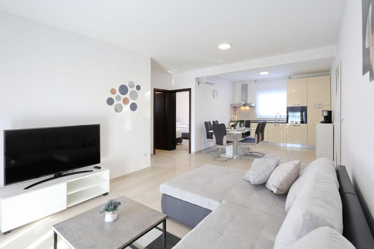 Apartments Lisac Вир Екстер'єр фото
