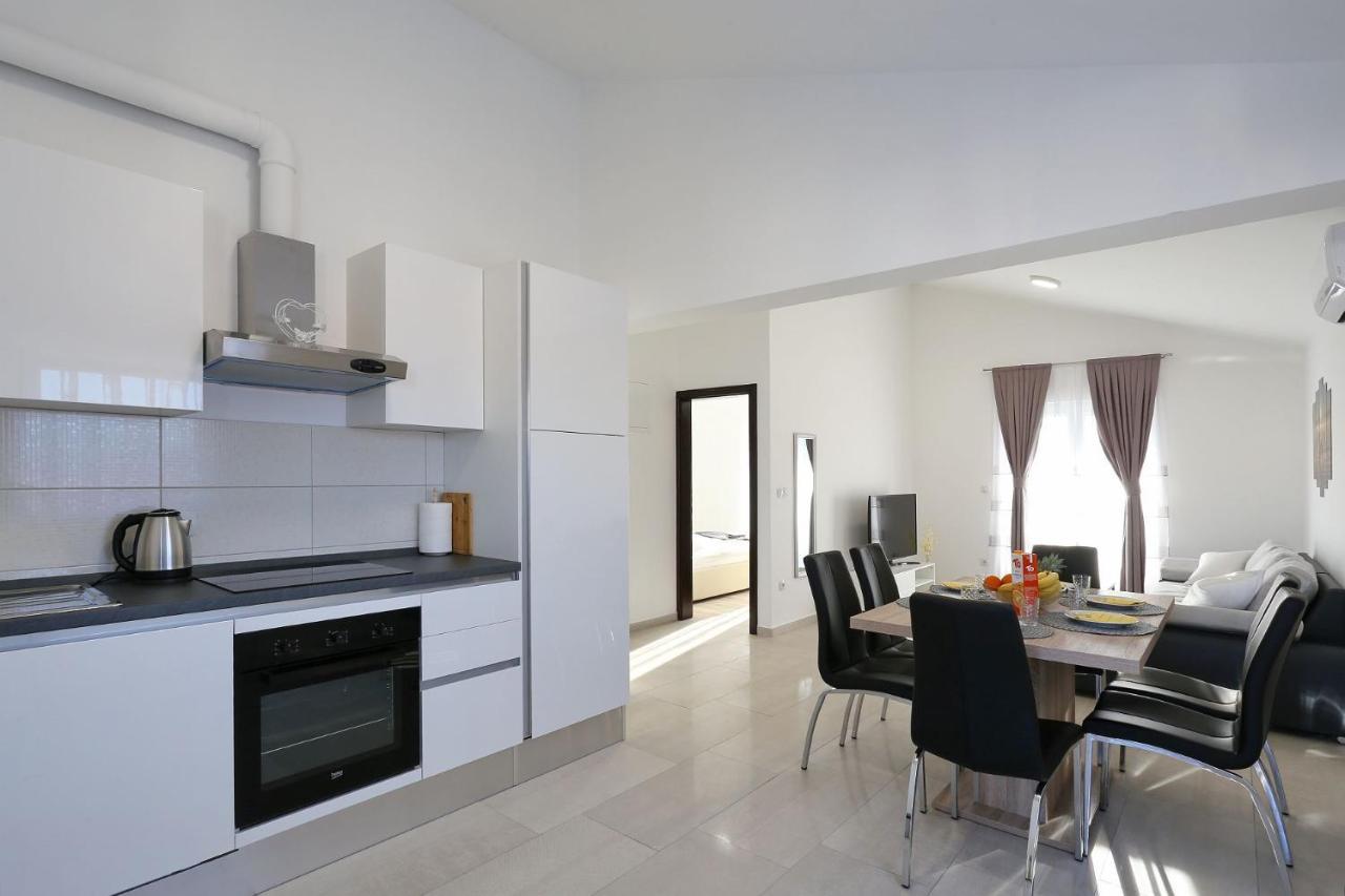 Apartments Lisac Вир Екстер'єр фото