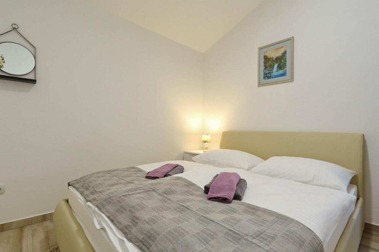 Apartments Lisac Вир Екстер'єр фото