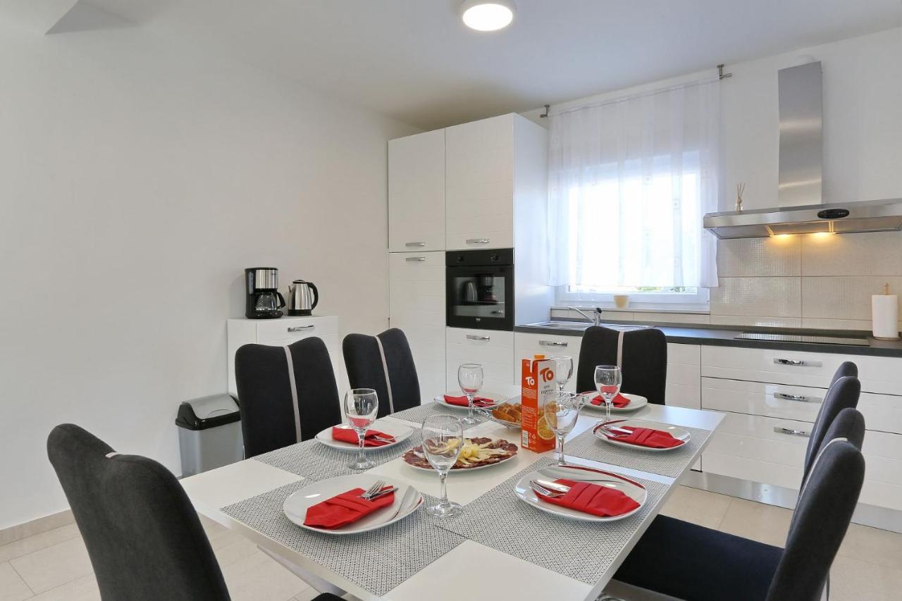 Apartments Lisac Вир Екстер'єр фото