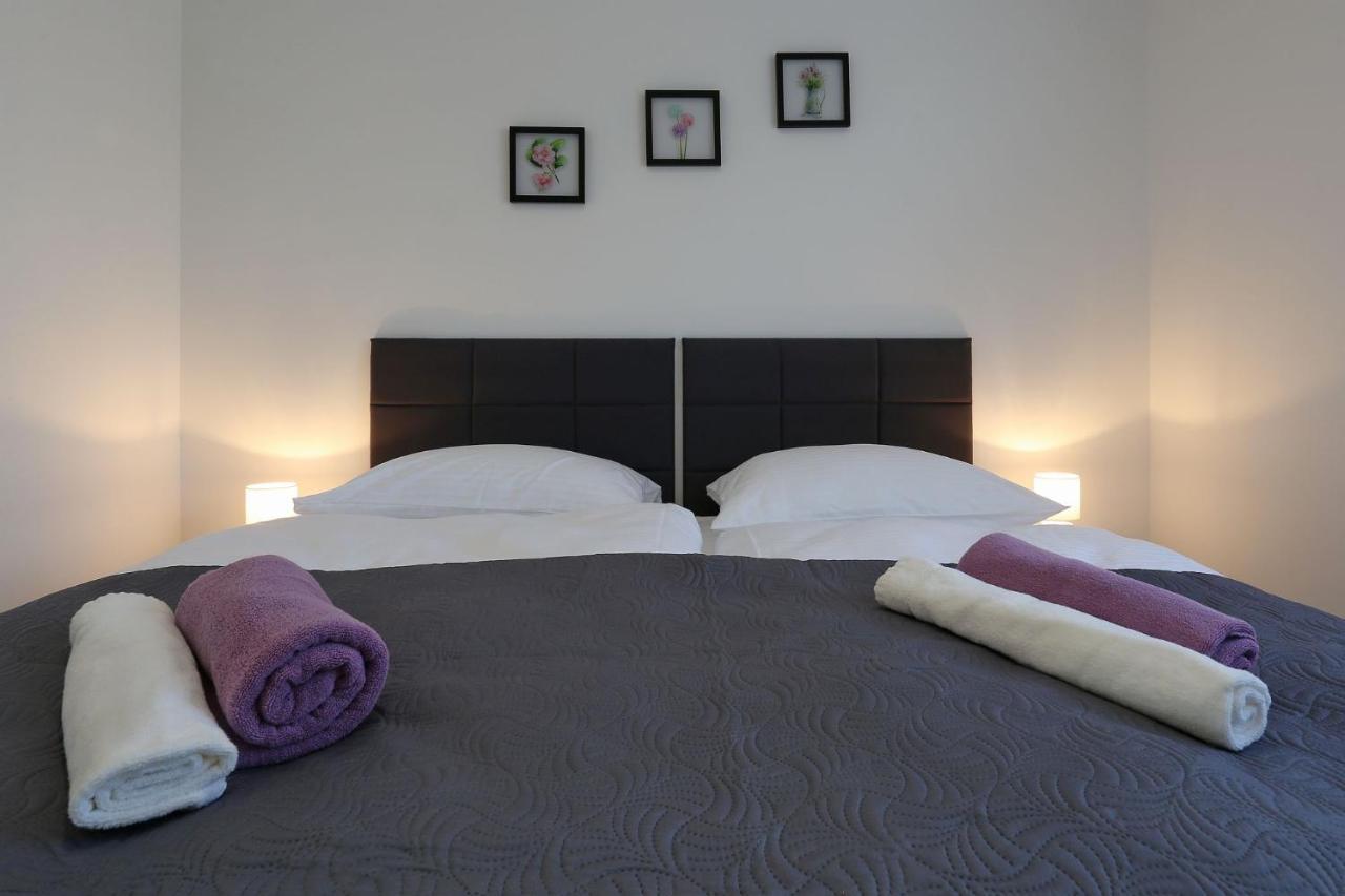 Apartments Lisac Вир Екстер'єр фото