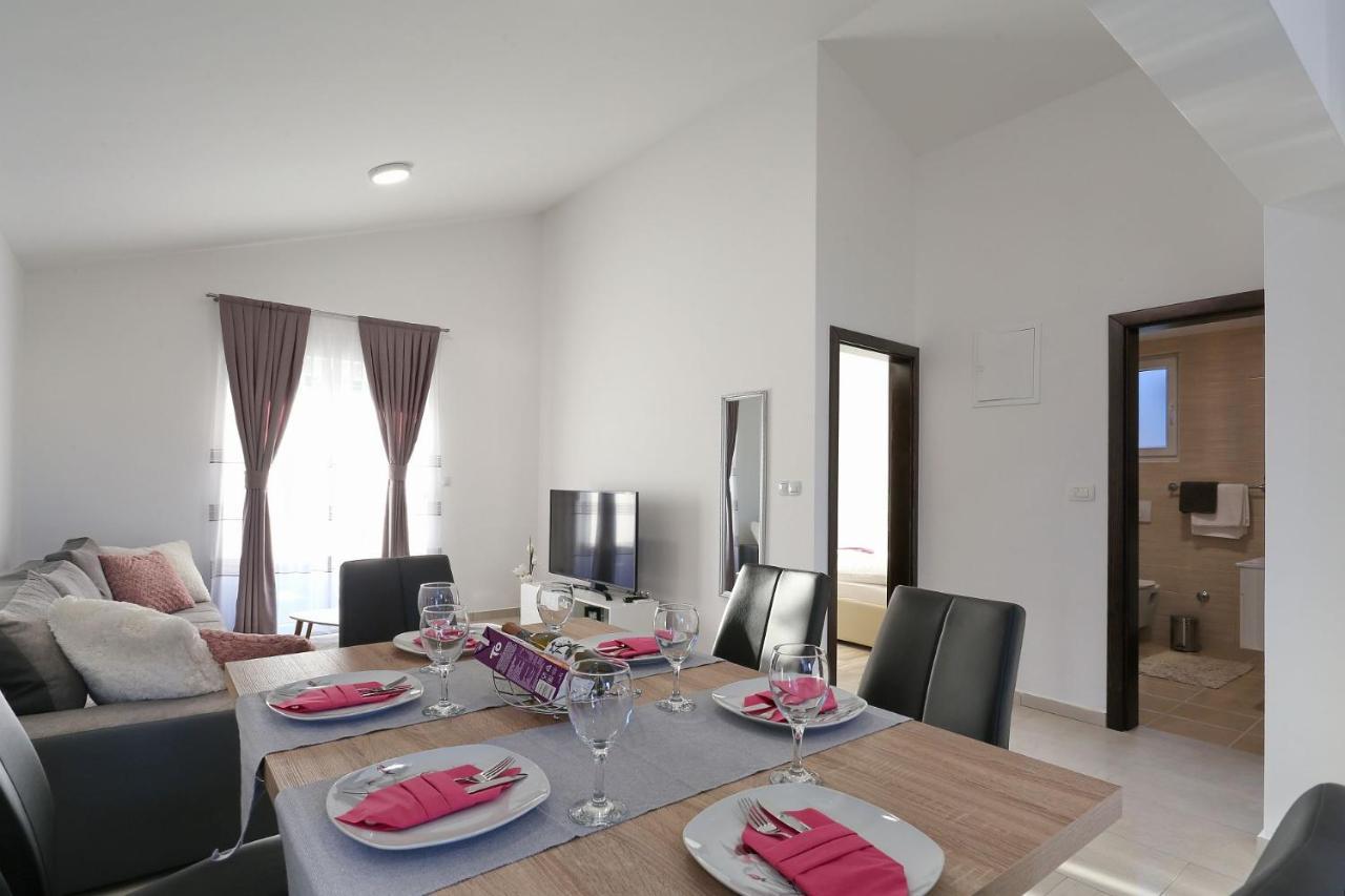 Apartments Lisac Вир Екстер'єр фото