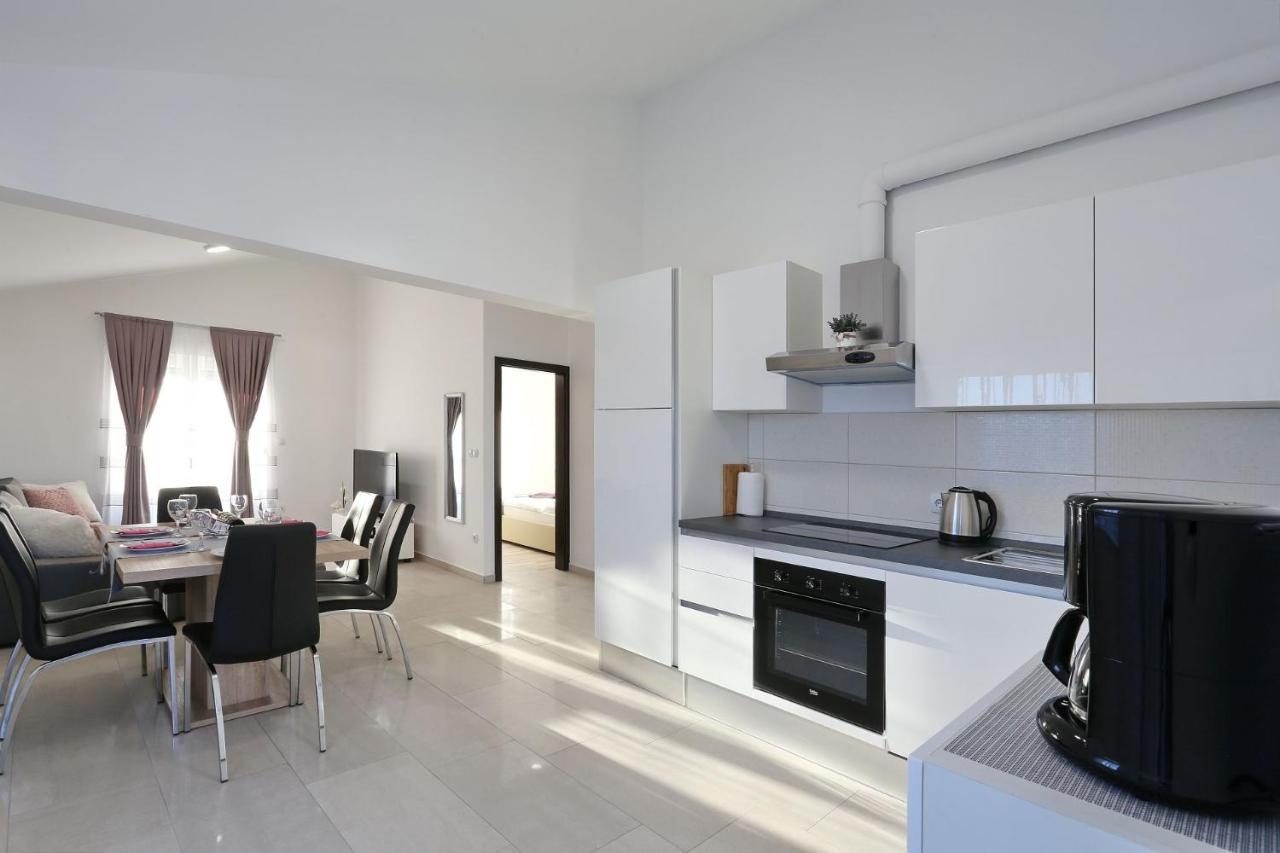 Apartments Lisac Вир Екстер'єр фото