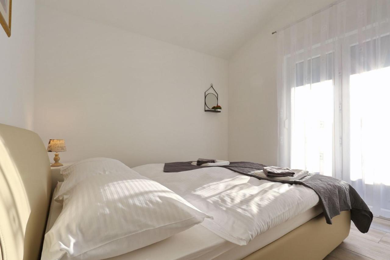 Apartments Lisac Вир Екстер'єр фото