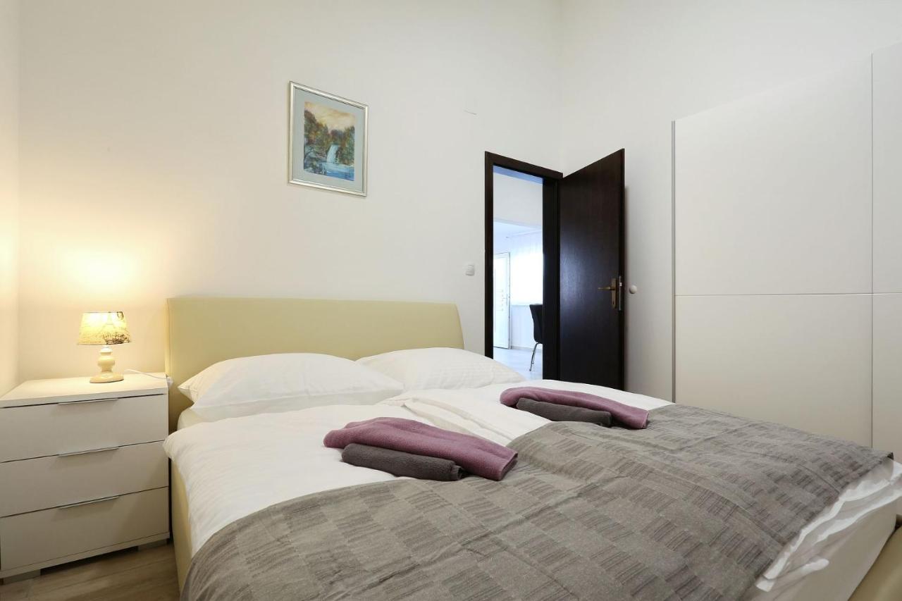 Apartments Lisac Вир Екстер'єр фото