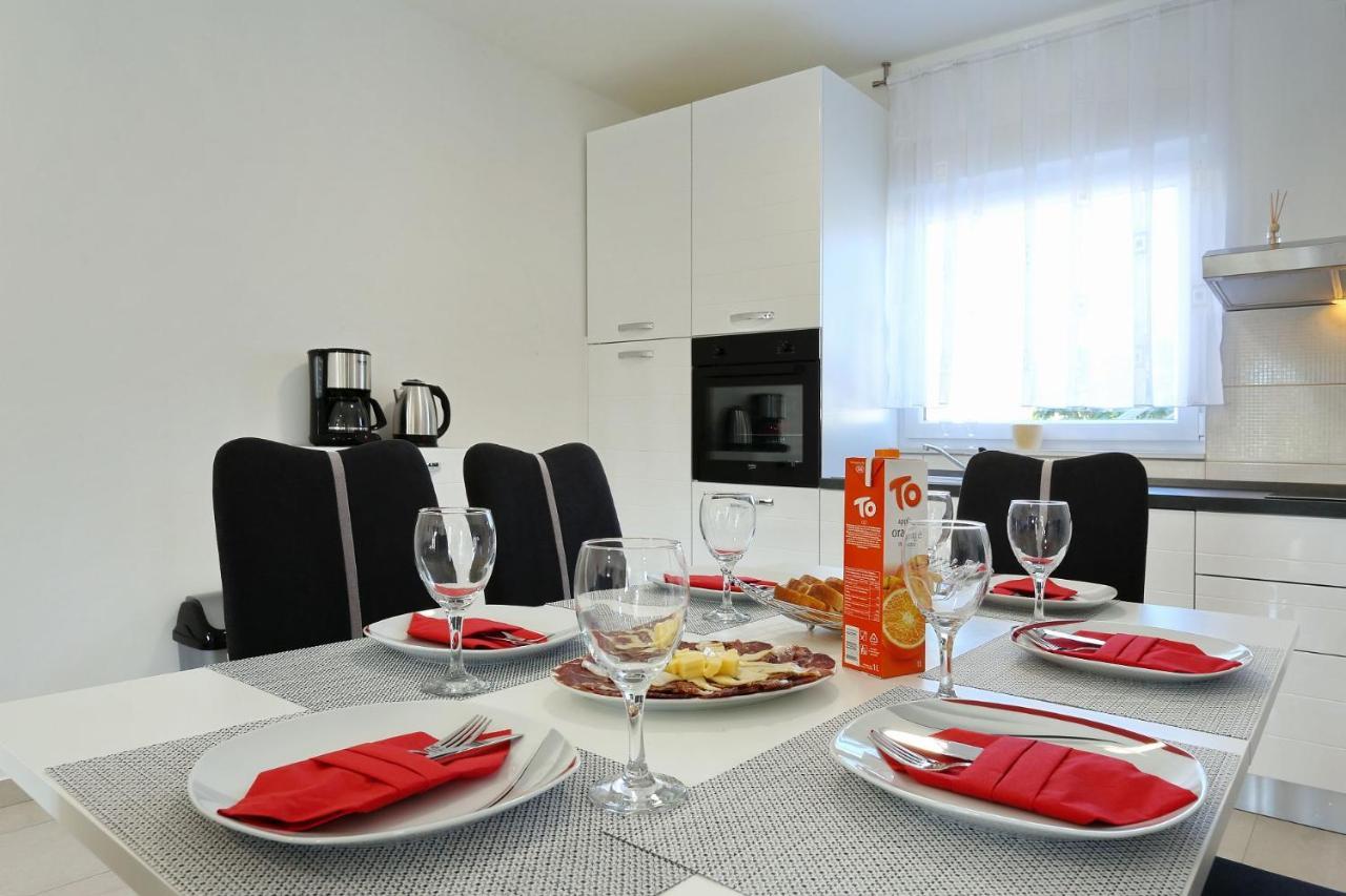 Apartments Lisac Вир Екстер'єр фото