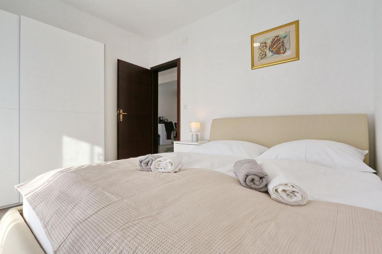 Apartments Lisac Вир Екстер'єр фото